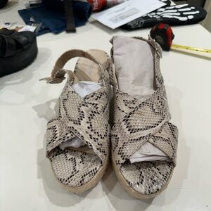 Bar111 snakeskin thick strap, raffia platform sandal 10 m. worn once looks new